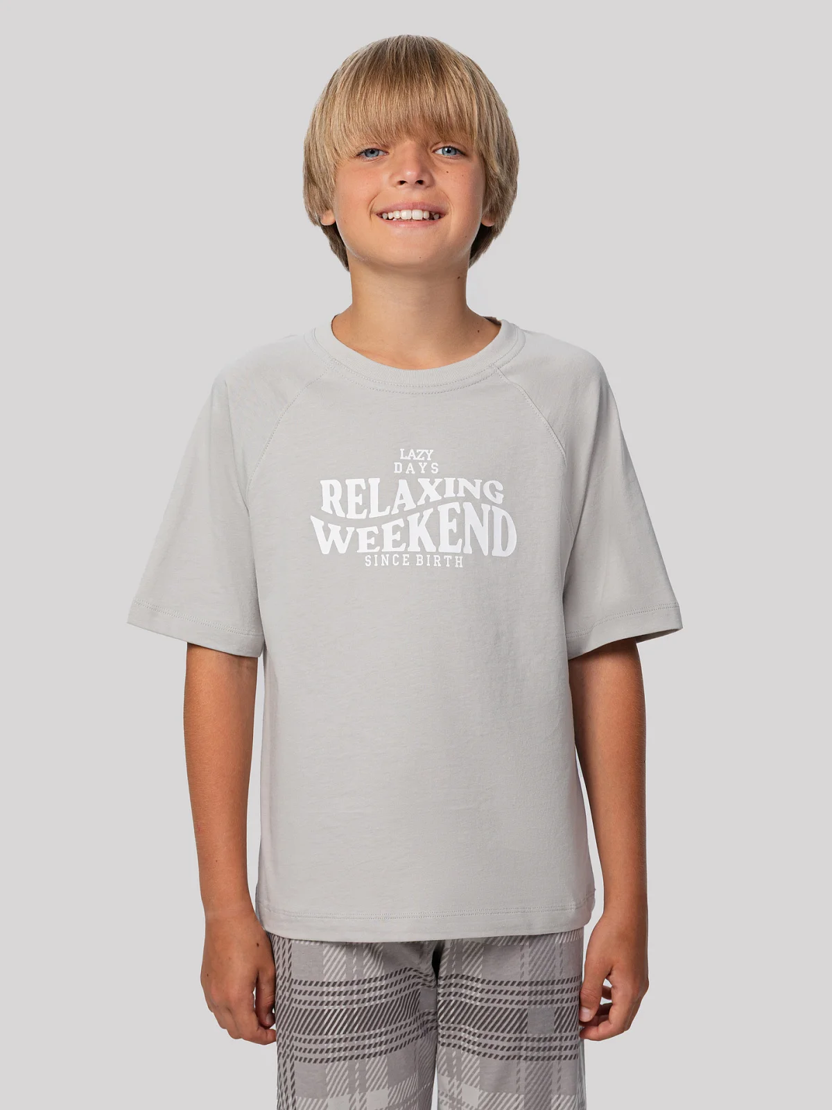 Комплект домашний для мальчиков серый с надписью "relaxing weekend" - 4