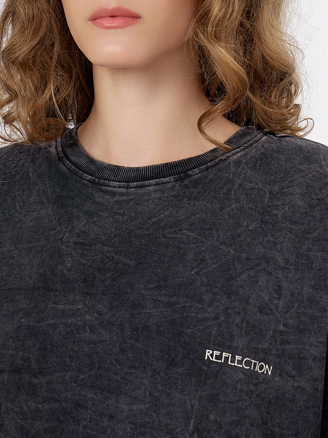 Футболка женская серая с принтом и надписью "reflection" - 6