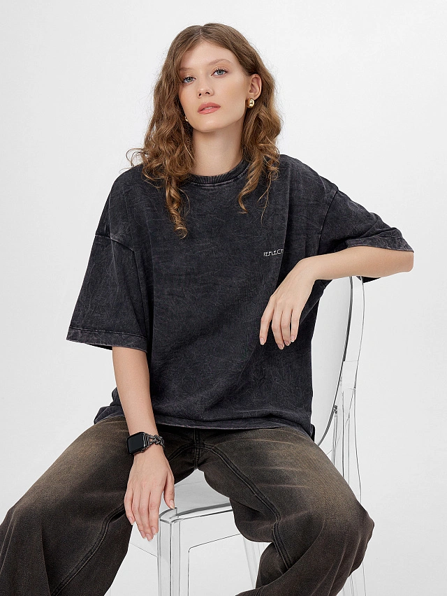 Футболка женская серая с принтом и надписью "reflection" - 8