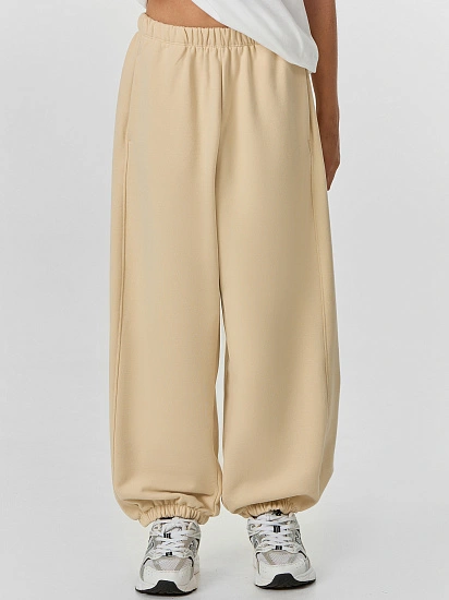 картинка Брюки для мальчиков бежевые от магазина одежды для мальчиков от бренда Mark Formelle