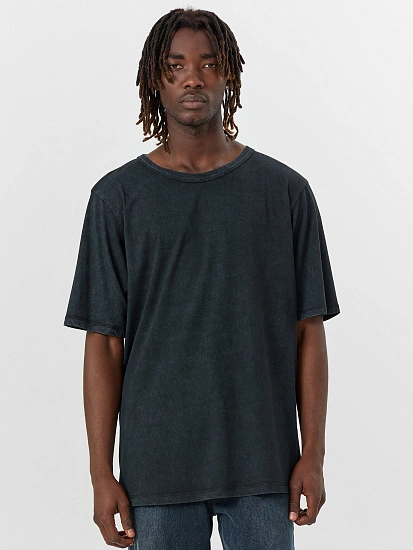 картинка Футболка мужская черная с обработкой эйсид от магазина мужской одежды Mark Formelle