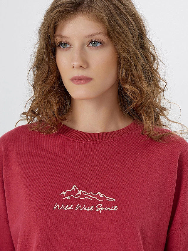 Свитшот женский красный с надписью "Wild west spirit" - 7
