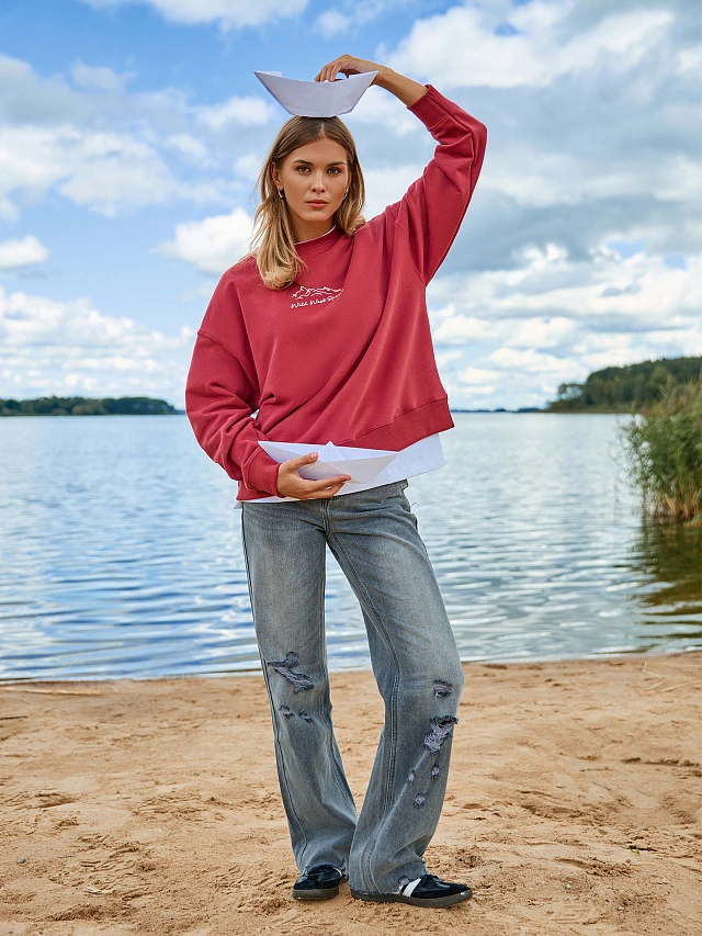 Свитшот женский красный с надписью "Wild west spirit" - 3