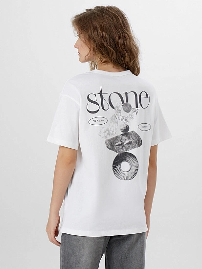картинка Футболка женская белая с надписью "Stone all natural" от магазина стильной одежды Mark Formelle