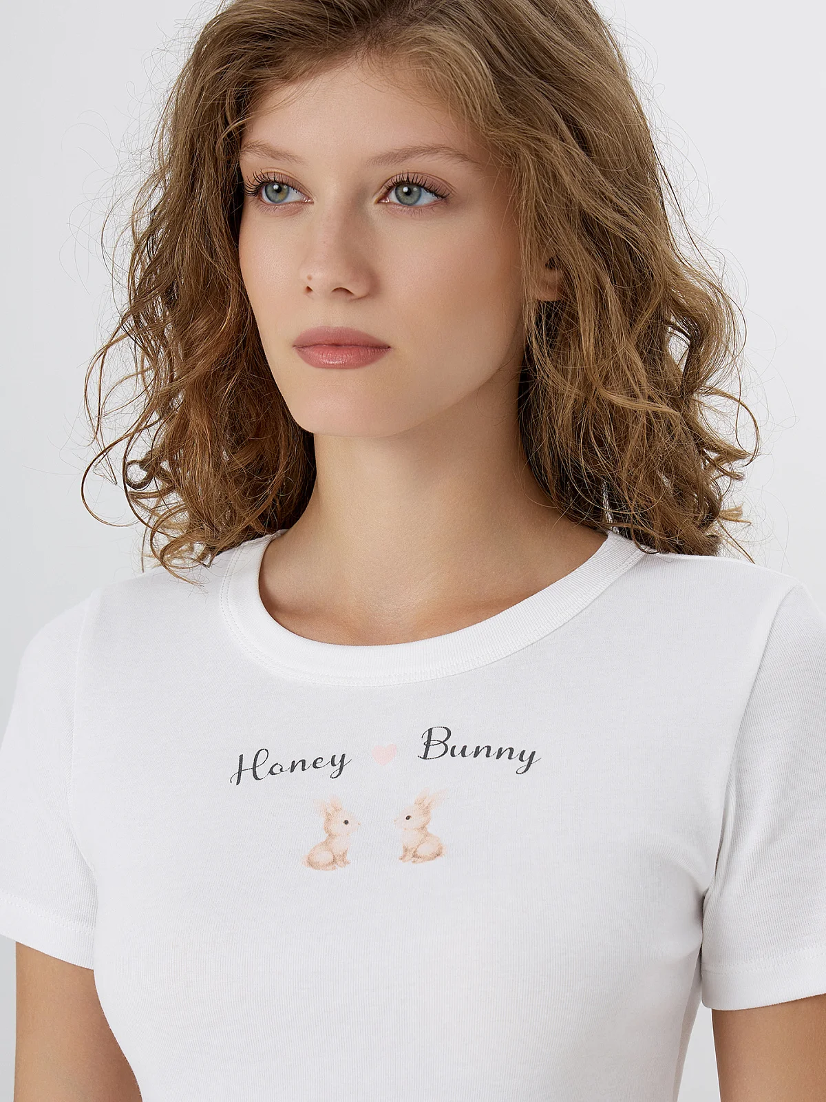 Футболка женская белая с надписью "Honey Bunny"