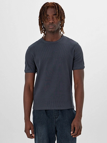 картинка Футболка мужская серая от магазина мужской одежды Mark Formelle