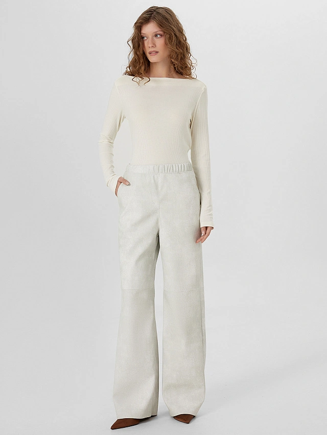 Брюки женские белые из экокожи - 4