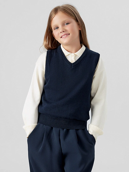 картинка Жилет для девочек синий от известного бренда одежды для девочек Mark Formelle