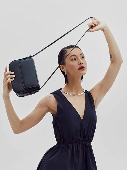 картинка Сумка женская черная от магазина стильной одежды Mark Formelle