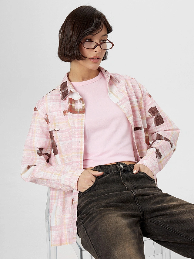 Рубашка женская розовая с патчами - 9