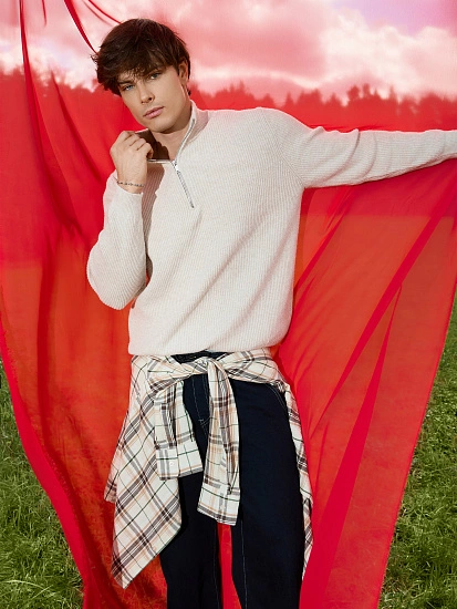 картинка Джемпер на молнии мужской бежевый от магазина мужской одежды Mark Formelle