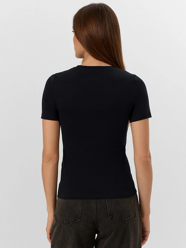 Футболка женская черная с принтом - 3