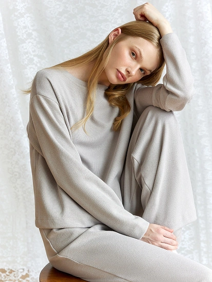 картинка Комплект женский домашний серый от магазина стильной одежды Mark Formelle