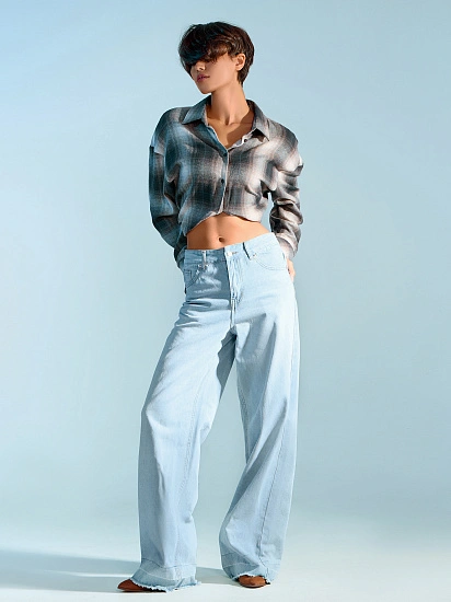 картинка Джинсы женские Wide leg fit голубые от магазина стильной одежды Mark Formelle