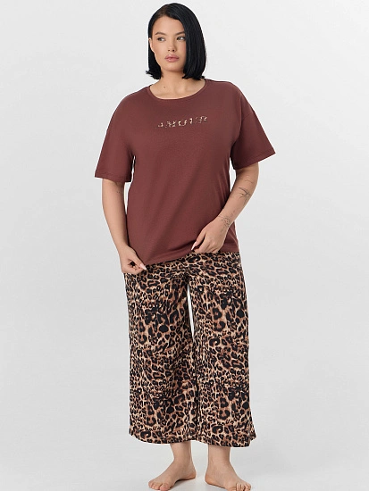 картинка Комплект домашний женский коричневый с леопардовым принтом от магазина стильной одежды Mark Formelle