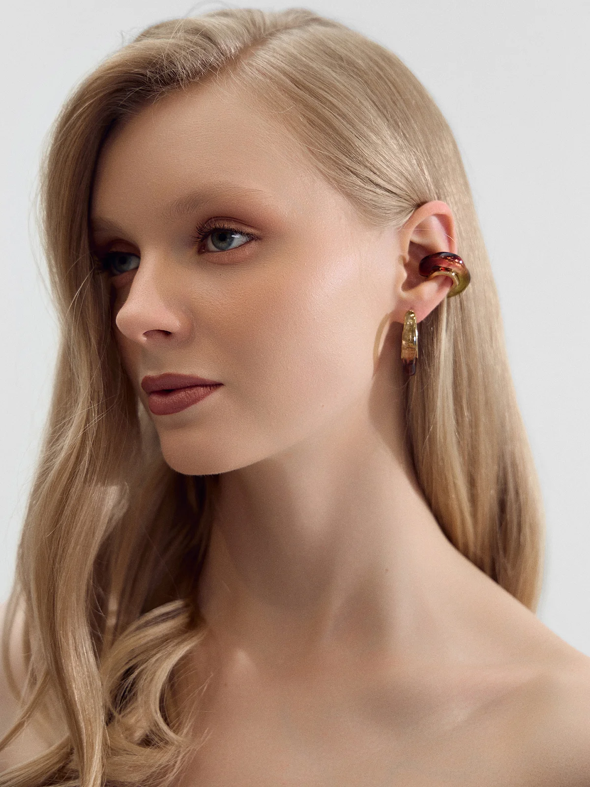 Серьги женские из смолы с застежкой-гвоздиком - 2