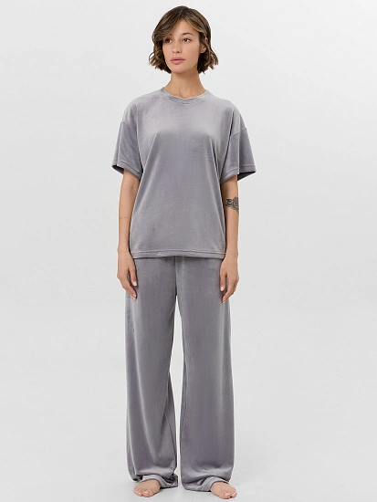 картинка Комплект женский домашний серый от магазина стильной одежды Mark Formelle