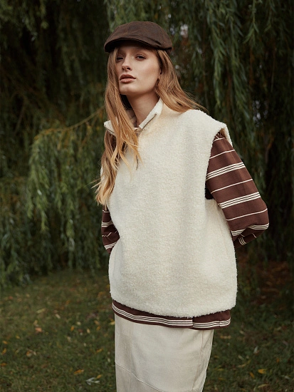 картинка Жилет женский молочный от магазина стильной одежды Mark Formelle