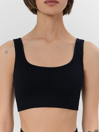 картинка Топ женский спортивный черный от магазина стильной одежды Mark Formelle