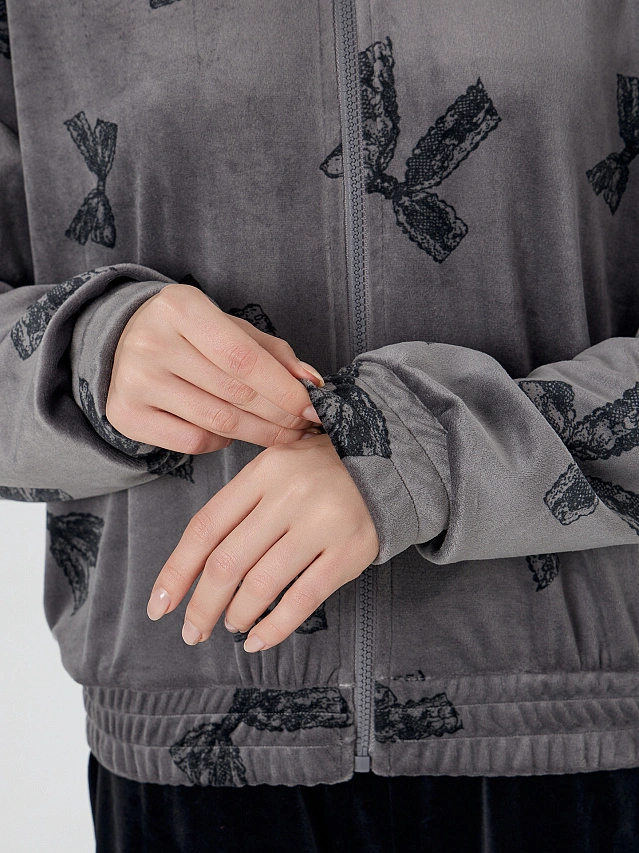 Толстовка женская велюровая серая с узором бантиков - 5