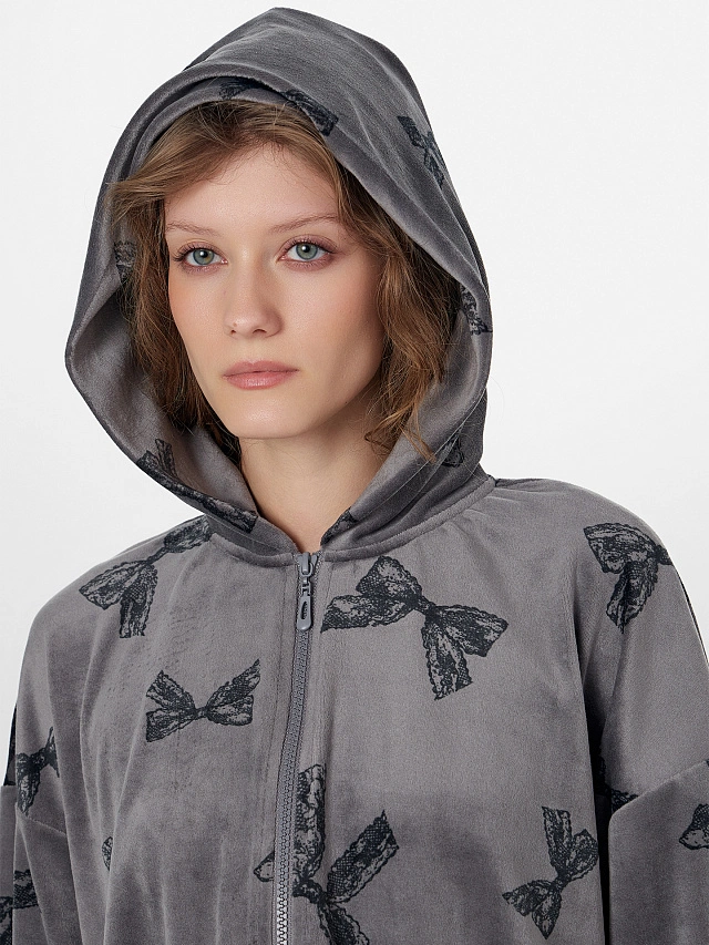 Толстовка женская велюровая серая с узором бантиков - 6