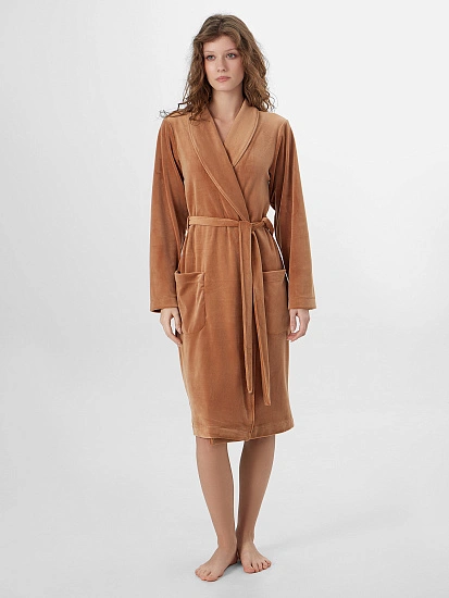 картинка Халат женский коричневый велюровый от магазина стильной одежды Mark Formelle