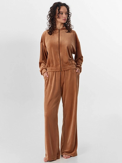 картинка Комплект женский велюровый домашний от магазина стильной одежды Mark Formelle