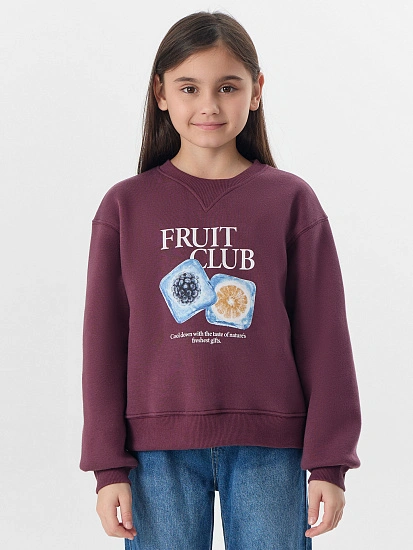 картинка Свитшот для девочек бордовый с надписью "Fruit club" от известного бренда одежды для девочек Mark Formelle