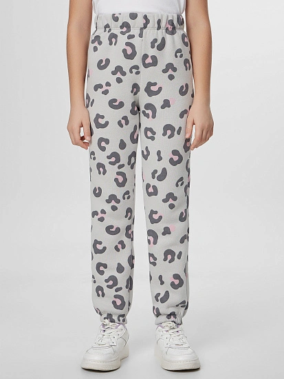картинка Теплые брюки для девочек серые с леопардовым принтом от известного бренда одежды для девочек Mark Formelle