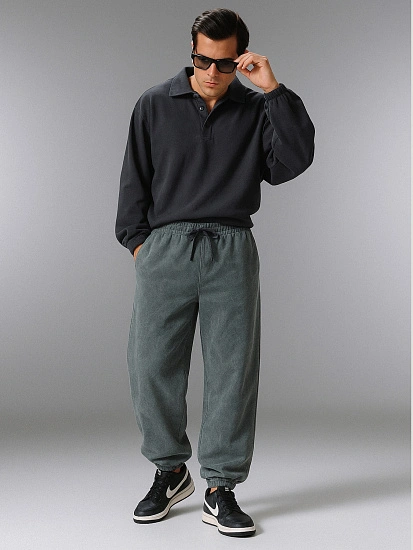 картинка Брюки джоггеры мужские серые с обработкой эйсид от магазина мужской одежды Mark Formelle