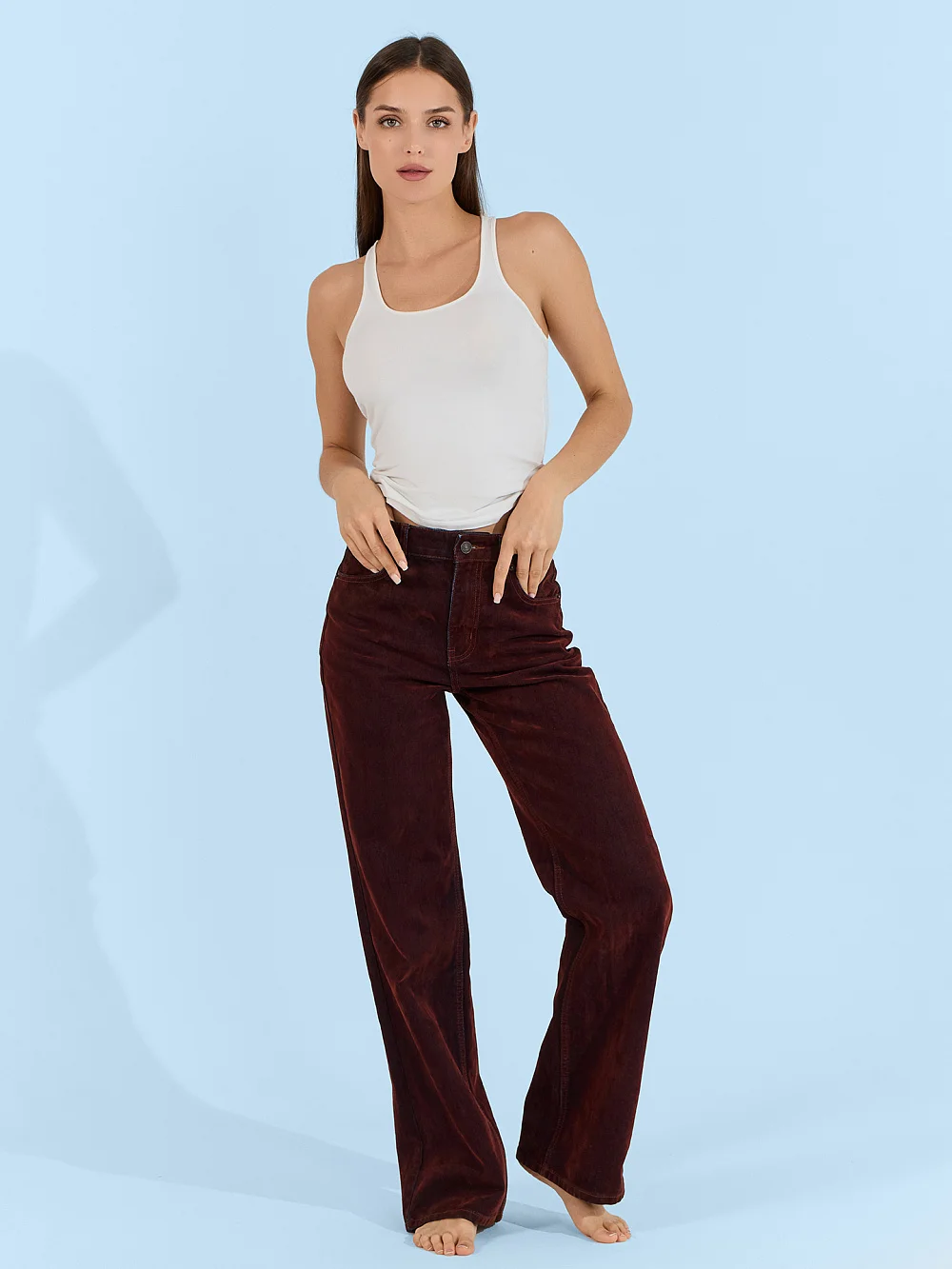 картинка Джинсы женские wide leg коричневые с высокой посадкой от магазина стильной одежды Mark Formelle