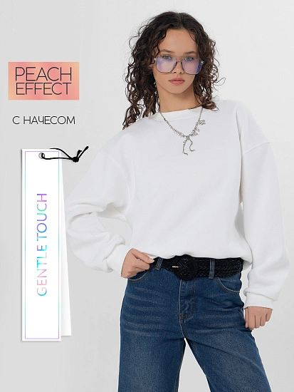 картинка Теплый свитшот женский белый от магазина стильной одежды Mark Formelle