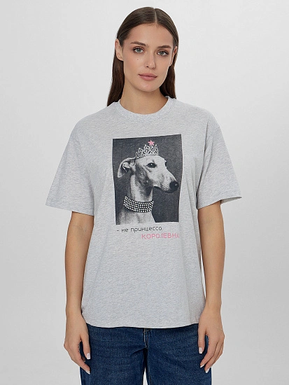 картинка Футболка новогодняя женская с надписью "Не принцесса. Королевна!" от магазина стильной одежды Mark Formelle