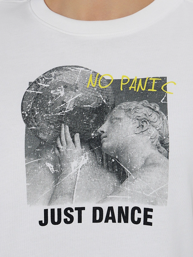 Футболка женская новогодняя с надписью "No panic. Just dance" - 8