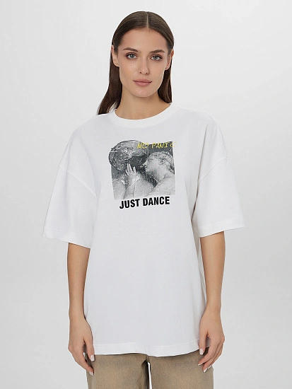 картинка Футболка женская новогодняя с надписью "No panic. Just dance" от магазина стильной одежды Mark Formelle