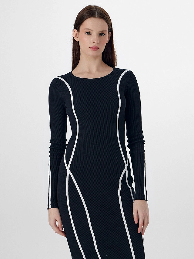 Платье женское черное с декоративными лампасами - 3