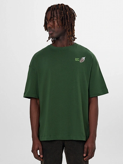 картинка Футболка мужская зеленая с новогодним принтом от магазина мужской одежды Mark Formelle