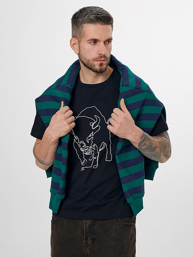 Футболка мужская черная с принтом Зубра - 6