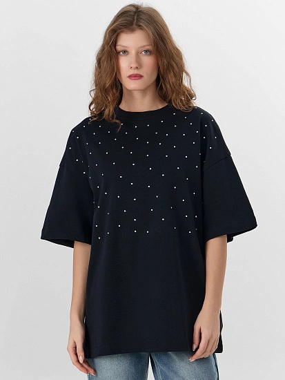 картинка Футболка женская черная со стразами от магазина стильной одежды Mark Formelle