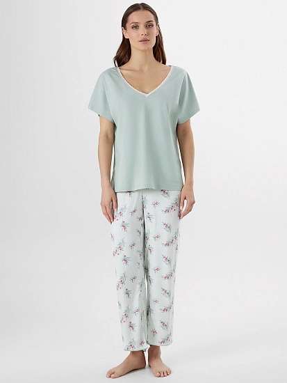 картинка КОМПЛЕКТ ЖЕНСКИЙ (ФУТБОЛКА, БРИДЖИ) от магазина стильной одежды Mark Formelle