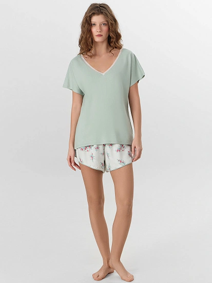 картинка КОМПЛЕКТ ЖЕНСКИЙ (ФУТБОЛКА, ШОРТЫ) от магазина стильной одежды Mark Formelle