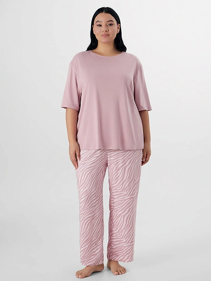 картинка Комплект женский домашний розовый с узором от магазина стильной одежды Mark Formelle