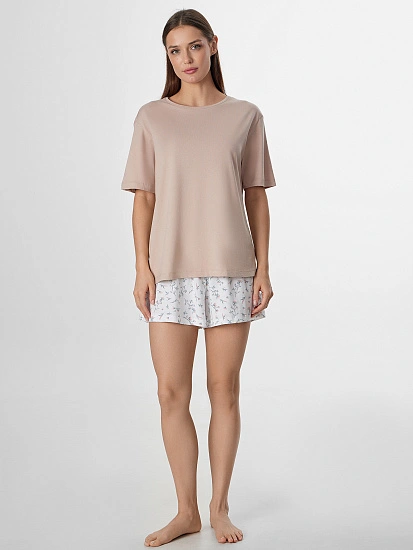 картинка КОМПЛЕКТ ЖЕНСКИЙ (ФУТБОЛКА, ШОРТЫ) от магазина стильной одежды Mark Formelle