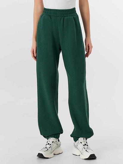 картинка Брюки джоггеры женские зеленые от магазина стильной одежды Mark Formelle