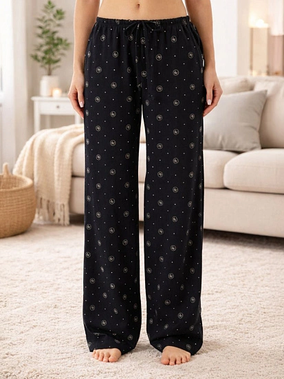 картинка Брюки домашние женские черные с узором от магазина стильной одежды Mark Formelle