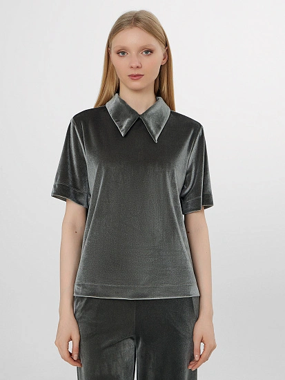 картинка Поло велюровое женское зеленое от магазина стильной одежды Mark Formelle