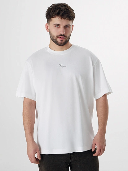 картинка Футболка мужская белая с надписью от магазина мужской одежды Mark Formelle