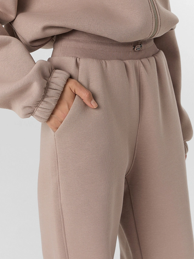 Брюки спортивные женские бежевые с начесом - 4