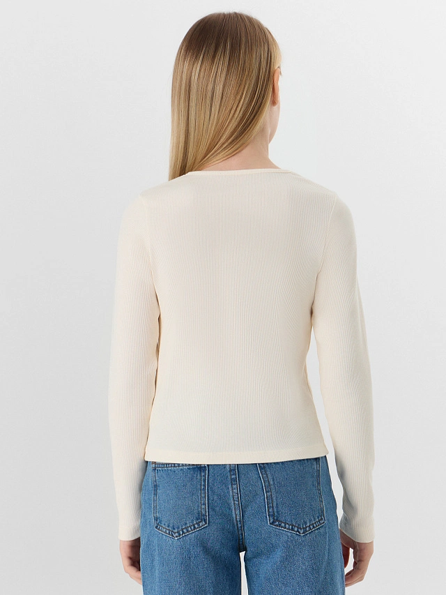 Джемпер для девочек молочный с декоративными бантиками - 2