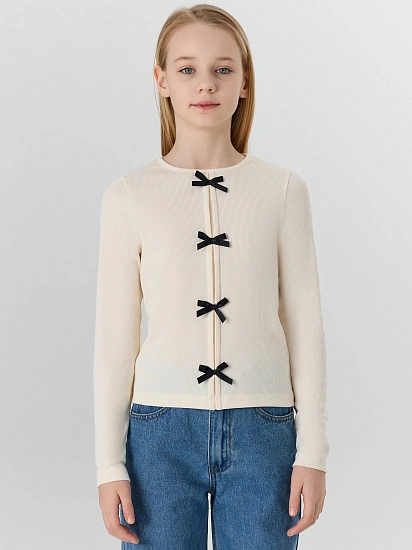 картинка Джемпер для девочек молочный с декоративными бантиками от известного бренда одежды для девочек Mark Formelle